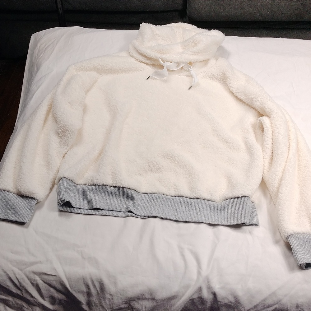 Ultra flirt women's large sized turtle neck cream colored sweater